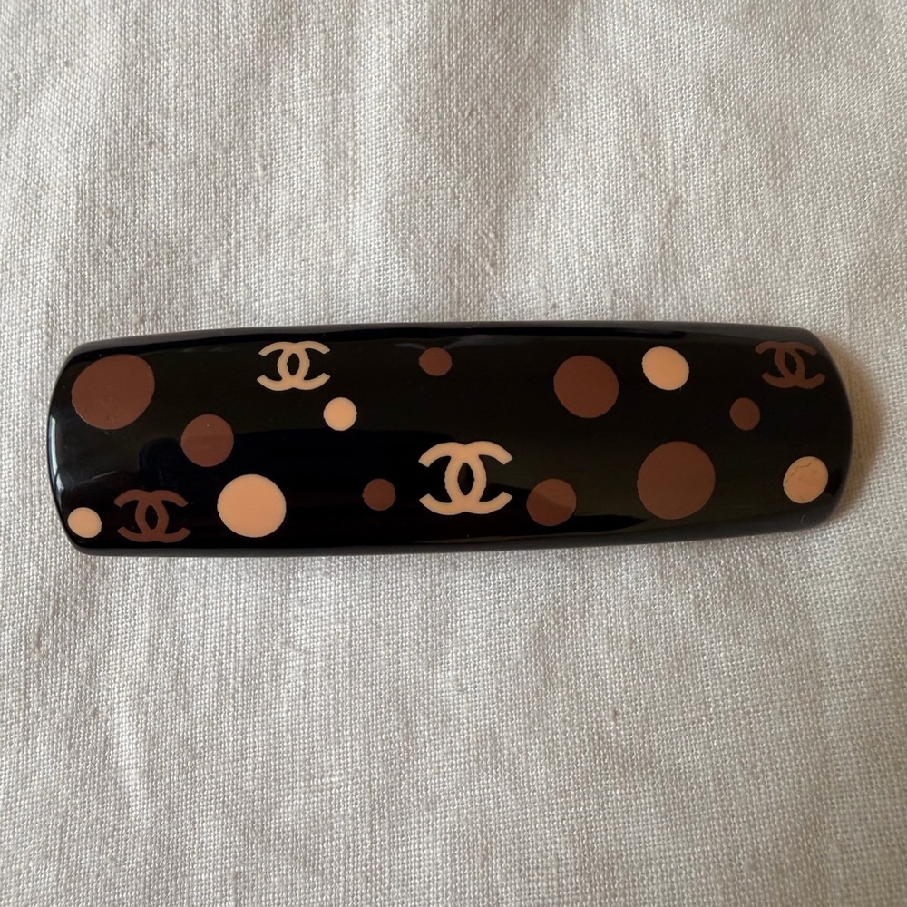 🤎CHANEL Black and Tan Polka Dot Hair Clip ✨